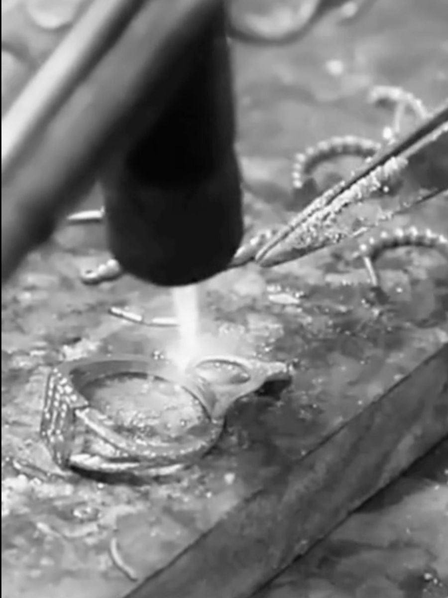 L’argent recyclé : une alternative durable pour des bijoux éthiques - ZEYNE STUDIO