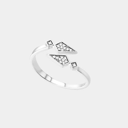 LALLA - Bague en argent 925 recyclé avec un design géométrique serti de pierres d'oxyde de zirconium. Bijou élégant et fait main en édition limitée.